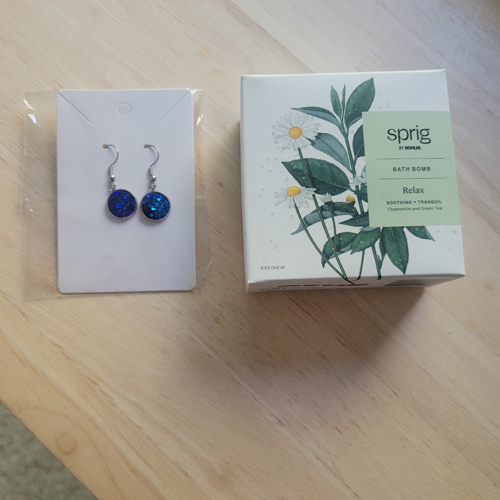 Gift Set, Blue earrings and bath bomb